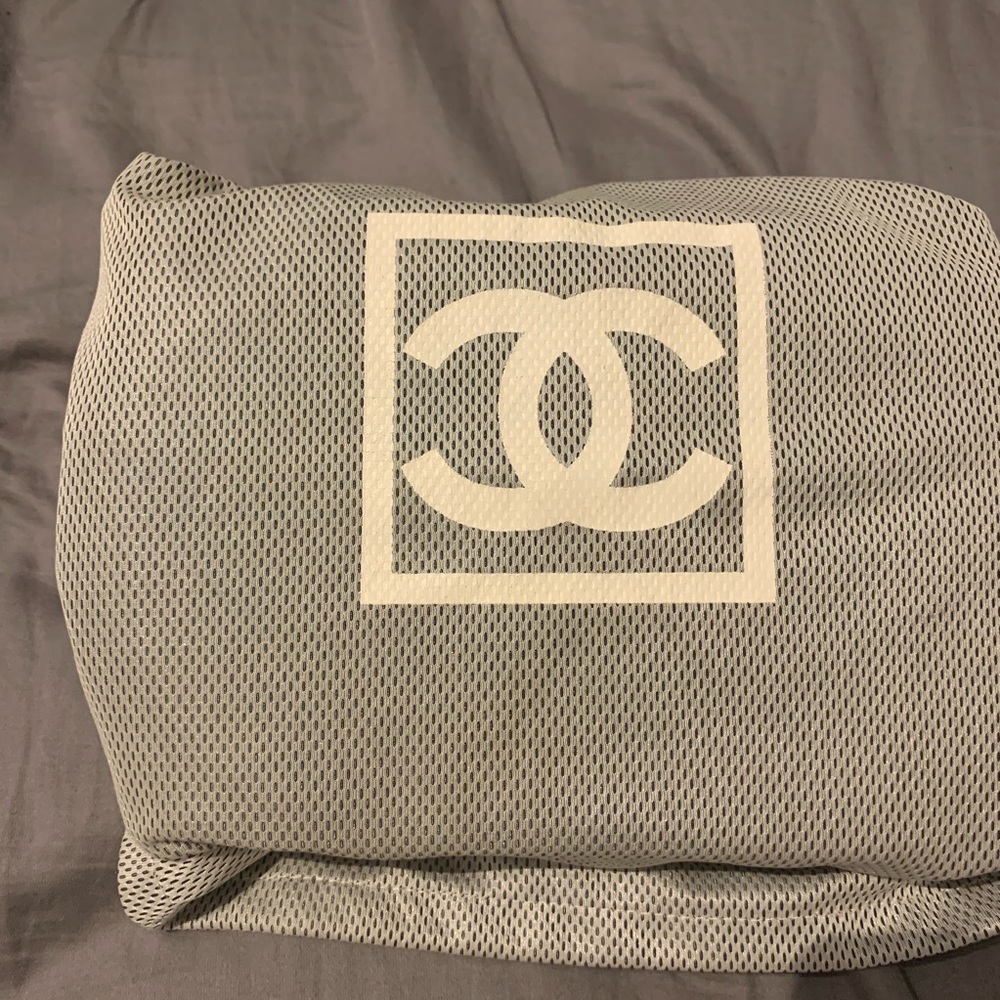 Chanel Women’s Small Bag - Picture 2 of 5